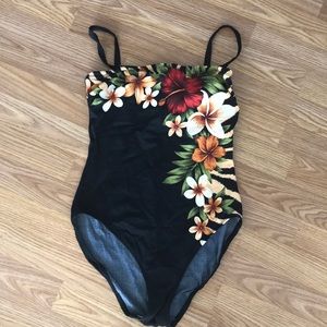 Super cute one piece retro but in perfect shape